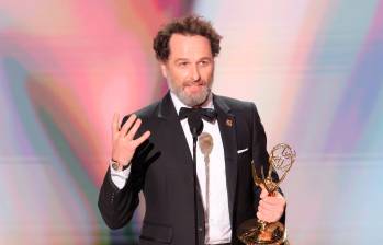 Matthew Rhys hizo historia al ganar dos premios en la noche en las categorías de actuación. FOTO Cortesía Getty