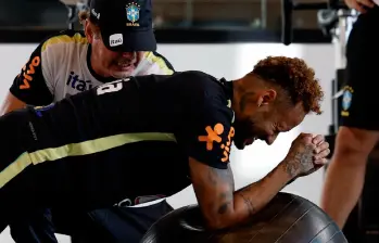 Neymar sigue en etapa de recuperación para poder jugar con Brasil el Mundial de Norteamérica. FOTO X-@CBF_Futebol