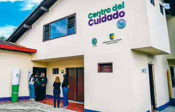 Según los cálculos del Dane, las mujeres invierten 7 horas y 44 minutos diarios al trabajo no remunerado en el hogar. FOTO: Cortesía
