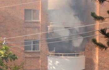 La conflagración ocurre en un apartamento del sector La Visitación, en El Poblado. Hasta el momento no se reportan víctimas. Foto: Cortesía