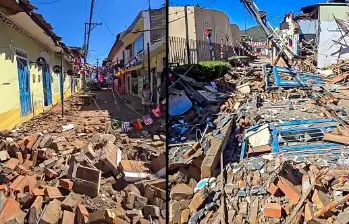 Así quedó la emblemática calle 8 de Roldanillo. Foto: Captura de video