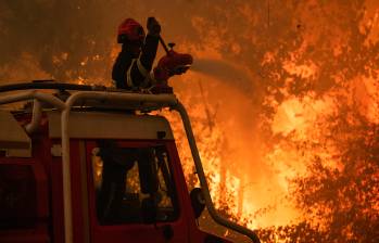 Francia evacuó a más de 220.000 personas por un incendio devastador. FOTOS: Capturas de videos 