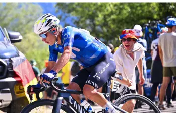 Esto se sabe sobre el estado de salud del ciclista colombiano Éiner Rubio tras sufrir un accidente en el Tour de Francia. FOTO: Movistar Team 