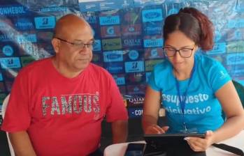 Uno de los habitantes de Medellín durante una de las jornadas de votación del Presupuesto Participativo. FOTO: cortesía.