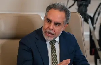 El ministro del Interior, Armando Benedetti, dio cifras sobre los precandidatos a la Presidencia y al Congreso que estarían bajo protección de la UNP en el territorio nacional. FOTO: Presidencia