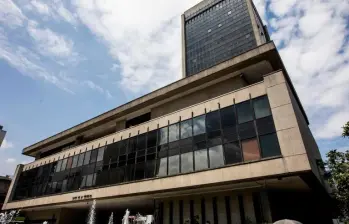 El Banco de la República suspendió hasta nuevo aviso la atención al público en seis ciudades tras el terremoto del 10 de agosto. FOTO JULIO HERRERA