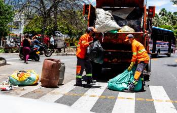 Los datos de 2023 daban cuenta de que mientras en Medellín la tasa de aprovechamiento del servicio de aseo era del 13,69% en 2023, en Bogotá estaba en 42,53%. FOTO: Julio César Herrera