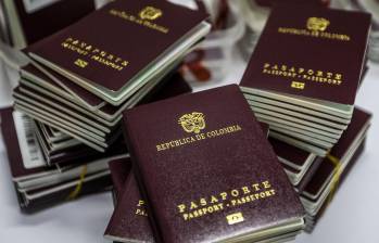 El pasaporte es el documento que garantiza la posibilidad de poder salir del país de manera legal. Foto: Julio César Herrera E.