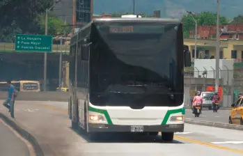 Las autoridades investigan bajo qué circunstancias se produjo el arrollamiento por parte del conductor de metroplús a uno de los habitantes de calle de La Minorista. FOTO: SANTIAGO OLIVARES TOBÓN