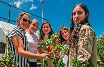 Con la huerta se enseña matemáticas en la Institución Educativa Dolores e Ismael Restrepo, de El Retiro. Con una maqueta y videos mostrarán cómo se desarrolla este proyecto. FOTOS CAMILO SUÁREZ