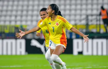 María Alejandra Baldovino (7), de 16 años de edad, es una de las figuras de Colombia en el Sudamericano Femenino sub-17. FOTO CORTESIA FCF