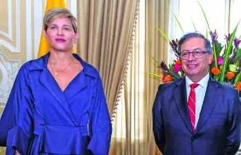 La Primera Dama Verónica Alcocer y el presidente Gustavo Petro. Luego del anuncio de la inclusión de ambos en la Lista Clinton, el mandatario aseguró que está “separado” de Alcocer. FOTO: PRESIDENCIA