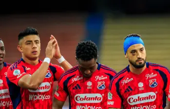 El defensa Kevin Mantilla, el volante Kevin Serna y el delantero Francisco Fydriszewski han figurado con los rojos en 2026 FOTO Camilo Suárez