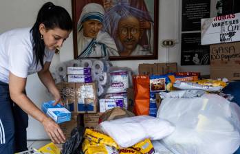 En la casa de Mariluz se están recibiendo alimentos no perecederos, medicamentos, comida para animales, pañales, entre otros artículos. FOTO Julio Herrera. 