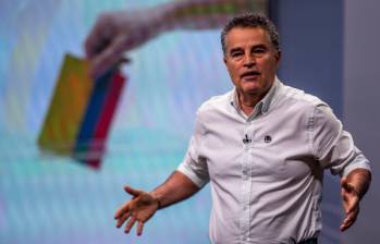 El exgobernador Aníbal Gaviria aseguró que en una eventual gestión suya se reconstruirá el sistema de salud que “este gobierno, pretendiendo mejorarlo, destruyó”. FOTO: Julio Herrera