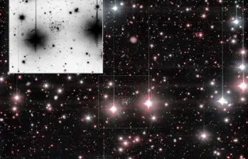 La galaxia And XXXVI se ve entre las dos brillantes estrellas de primer plano. En el recuadro se muestra una ampliación en color negativo. FOTO Europa Press