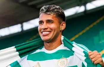 Camilo Durán hizo su debut con el Celtic de Escocia. FOTO @CelticFC