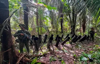 Estas son las rampas de lanzamiento artesanales encontradas en el bosque de Puerto Rondón, Arauca. FOTO: CORTESÍA DEL EJÉRCITO.
