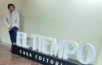 Gabriel Meluk trabajó durante más de tres décadas en El Tiempo y era uno de los periodistas habituales en las coberturas mundialistas del diario. FOTO: Tomada de X, Gabriel Meluk.