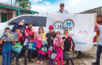 Útiles de Corazón es una de las iniciativas más sostenidas en el tiempo. Durante 18 años han recolectado toda clase de textos escolares para ayudar a los niños de poblaciones vulnerables. FOTO CORTESÍA