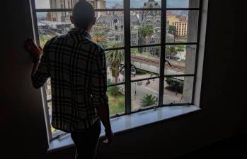 Vista de la Plazuela Nutibara y el viaducto del metro, en el Centro de Medellín, desde una de las ventanas del Hotel Nutibara. FOTO: Esneyder Gutiérrez Cardona