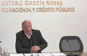 Germán Ávila, ministro de Hacienda, sostiene que aumento de la tasa de interés afecta el crecimiento económico. FOTO tomada de YouTube