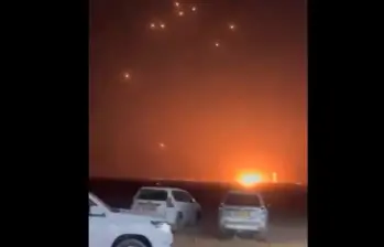 Los sistemas antiaéreos de Israel se activaron para tratar de interceptar los misiles disparados desde Irán. IMAGEN TOMADA DE VIDEO.