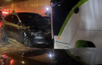 En el siniestro estaría involucrado un bus y un vehículo particular. Foto: captura de video de redes sociales.