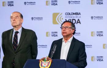 El suspendido canciller Álvaro Leyva y el presidente Gustavo Petro. FOTO: Colprensa