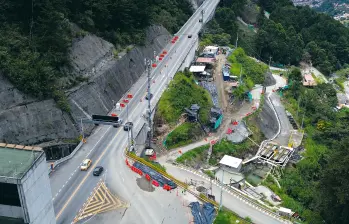 Actualmente, está en construcción la segunda boca del Túnel de Oriente, que busca duplicar la capacidad vial para responder al flujo vehicular. FOTO El Colombiano. 