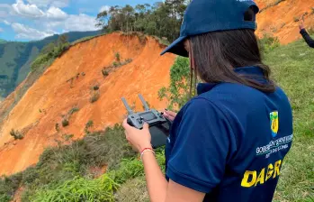 El Dagran realizó el monitoreo de la zona donde ocurrió el deslizamiento, apoyado en sobrevuelos con dron. FOTO DAGRAN