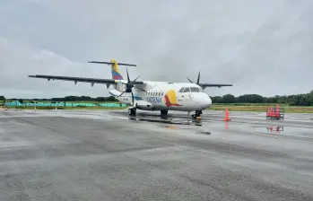 La conectividad aérea, especialmente en destinos intermedios, ha sido uno de los ejes estratégicos de Satena, que actualmente cubre más de 40 rutas en todo el territorio nacional, muchas de ellas en zonas donde no operan aerolíneas comerciales privadas. FOTO: Cortesía Satena.