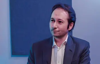 Camilo Bueno, presidente de Accenture Colombia, lidera el lanzamiento de la comunidad de Reinvención de Colombia, que incluye una academia gratuita de IA para fortalecer la productividad empresarial. FOTO EL COLOMBIANO