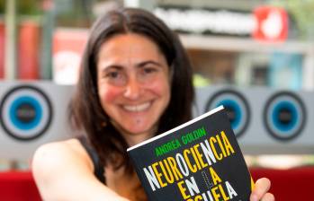 La investigadora argentina dio en Medellín una conferencia sobre los desafíos de la neurociencia en la educación. Foto: Esneyder Gutiérrez.