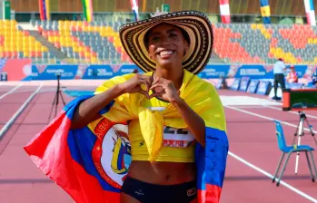 Natalia Linares alcanzó el récord nacional de Caterine Ibargüen y alcanzó el oro en salto largo. Foto: COC. 