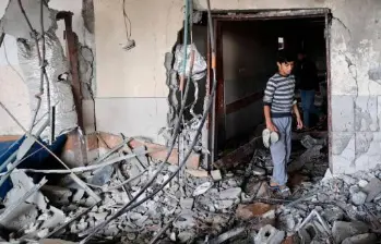 La población de Gaza continúa sufriendo ataques aéreos de Israel. El último blanco fue el hospital Naser en Jan Yunis. FOTO: AFP