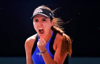 Camila Osorio celebrando el sufrido triunfo sobre la tenista rusa. FOTO @WTAGuadalajara