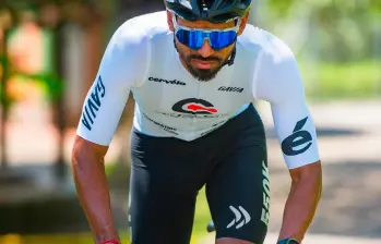 Néstor Cuadrado busca, con sus desafíos en bicicleta, inspirar a las personas a que salgan adelante en medio de sus dificultades. “Un reto por quienes aún luchan” es el eslogan de su siguiente desafío. FOTO CORTESÍA ALTA MONTAÑA