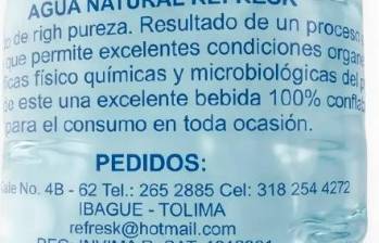 El Invima pidió no comprar ni consumir el agua “REFRESK” por usar un registro sanitario falso. FOTO tomada de Invima