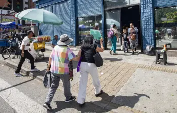 Descripción: Sede de la Nueva EPS en la calle Colombia con la carrera 70 de Medellín. Demoras y filas para reclamar medicamentos. Lugar: Estadio. Fecha de evento: 09/09/2025. Foto: Esneyder Gutiérrez Cardona.