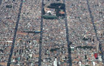 Aumentar las zonas de espacio público es una de las metas del Plan de Ordenamiento Territorial (POT), que este año se está modificando en el Concejo de Medellín FOTO Manuel Saldarriaga