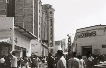 Primer almacén Éxito de autoservicio de la calle Alhambra, en el Centro de Medellín. FOTO cortesía Éxito