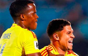 El festejo de Quintero tras su anotación de tiro libre ante Uruguay. FOTO FCF