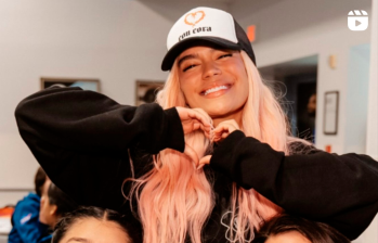 Karol G se ha convertido en un referente para muchas mujeres en el mundo. Foto tomada del Instagram Fundación Con Cora