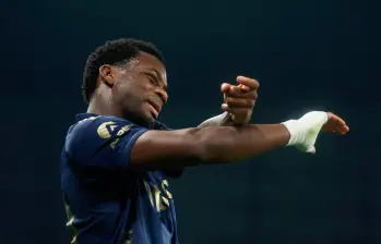 Jhon Durán durante su celebración, demostrando que afina su puntería de cara al gol. FOTO @Fenerbahce