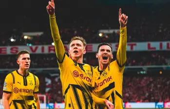 Los jugadores del Dortmund festejaron su paso a los cuartos de final de la Champions. FOTO @BlackYellow