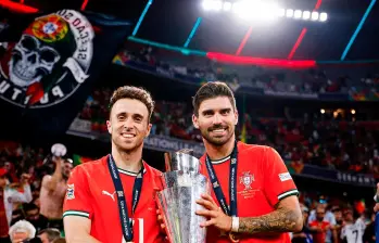Diogo Jota y su gran amigo, Rúben Neves, celebran la obtención del título de la Nations League que consiguieron el 8 de junio del 2025 con Portugal. FOTO: TOMADA DEL INSTAGRAM DE @Ruben Neves