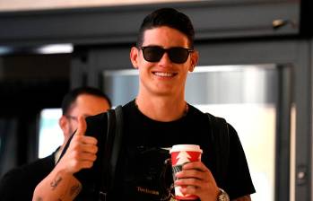 James Rodríguez llegó sonriente a la concentración de Colombia. FOTO @FCFSeleccionCol