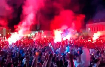 En Sarajevo, Bosnia, celebraron hasta la madrugada. FOTO: Captura 