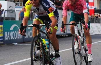 El ciclista italiano Dominico Pozzovivo abandonó el Giro de Italia del 2023 porque dio positivo para covid-19. En la foto aparece junto al colombiano Rigoberto Urán. FOTO: TOMADA DEL INSTAGRAM DE @pozzovivo_domenico